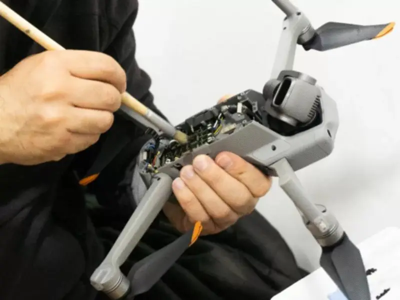 Técnico em manutenção de drones